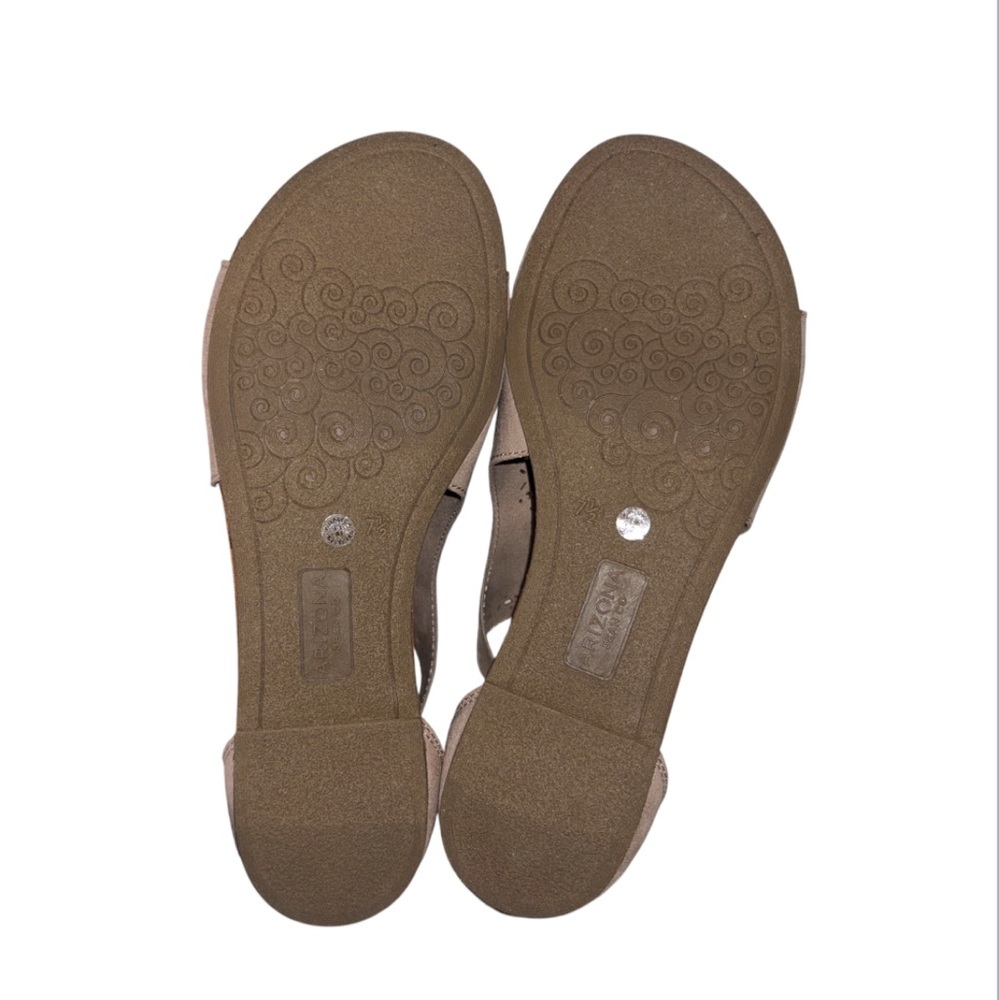 NWB Arizona Jean Co Tawny Taupe Sandals Faux Suede Cut Out Flats Women Size 7.5M - Picture 11 of 11